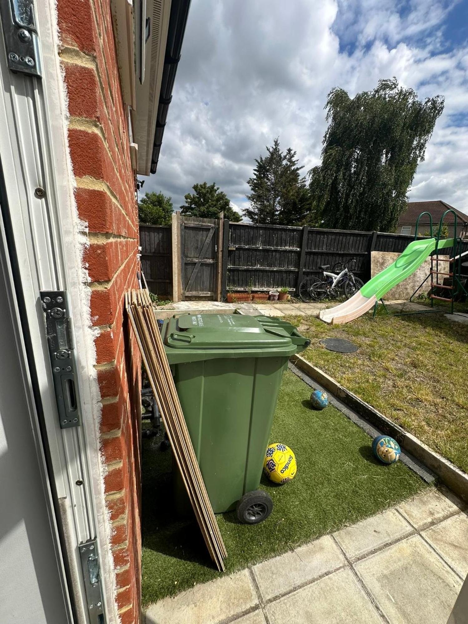 Luxury Ensuite Studio In Crayford Dartford Bexley London With Full Kitchen And Side Garden Alleyway Entrance Erith エクステリア 写真