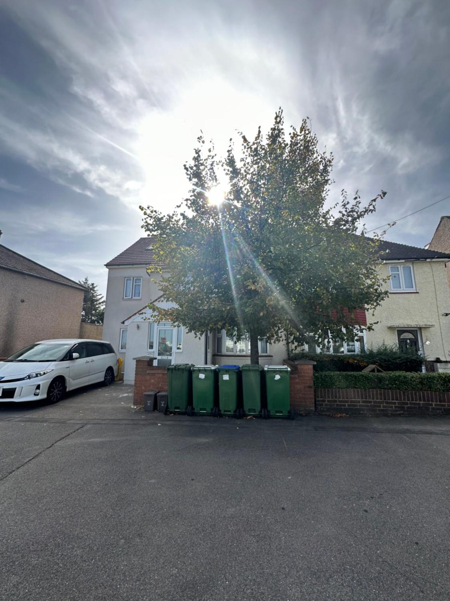 Luxury Ensuite Studio In Crayford Dartford Bexley London With Full Kitchen And Side Garden Alleyway Entrance Erith エクステリア 写真