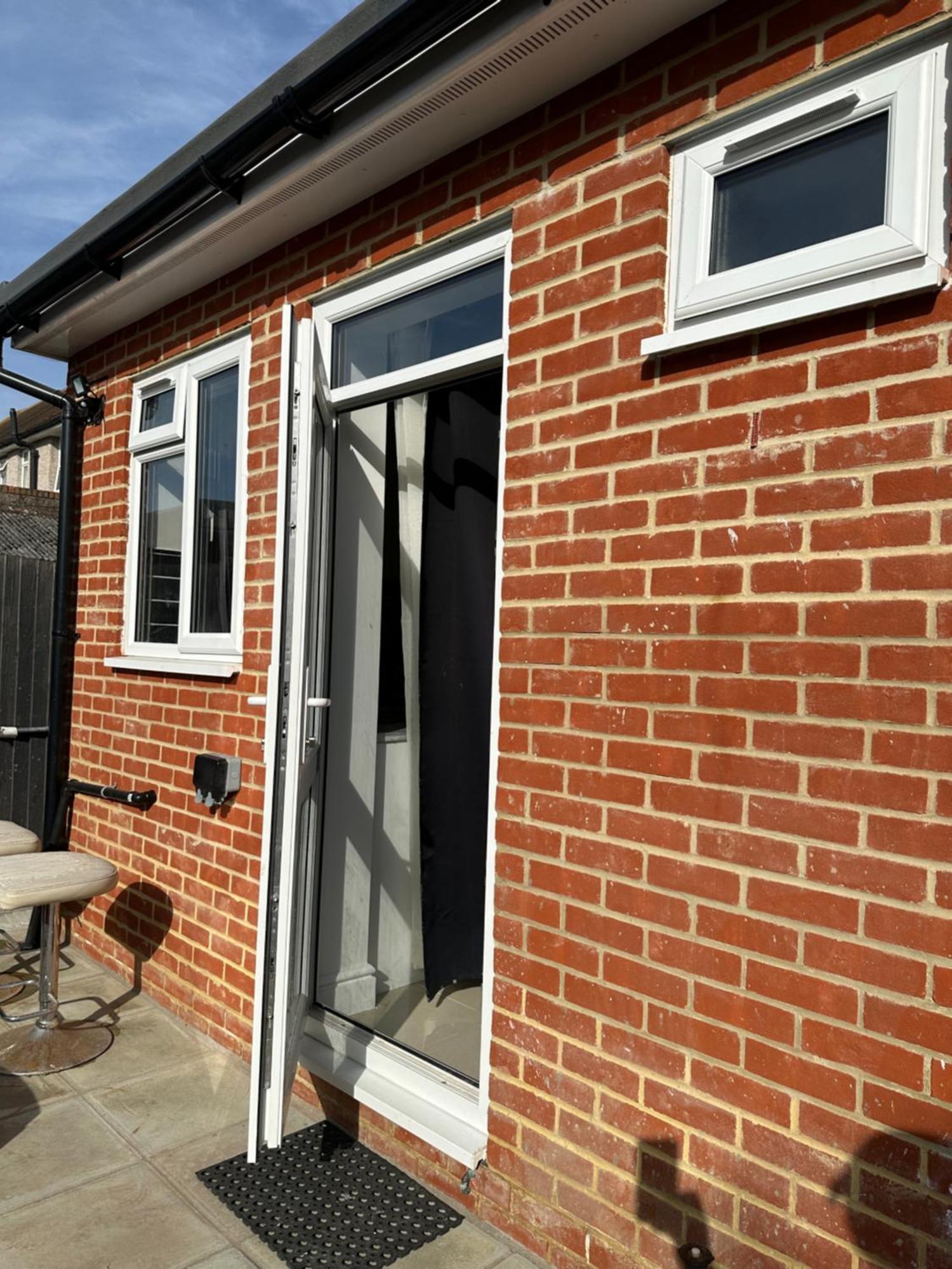 Luxury Ensuite Studio In Crayford Dartford Bexley London With Full Kitchen And Side Garden Alleyway Entrance Erith エクステリア 写真